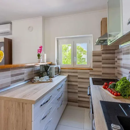 In 39074 * Crikvenica