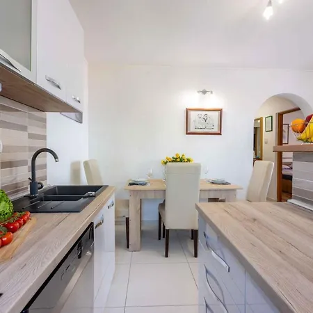 In 39074 Апартаменты Цриквеница