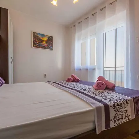 In 39074 * Цриквеница